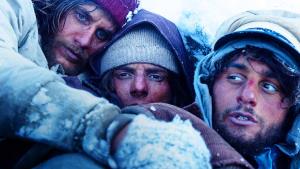 Nejsledovanější thrillery na Netflixu: Drsný boj o přežití, obří katastrofa i Žraloci v Paříži