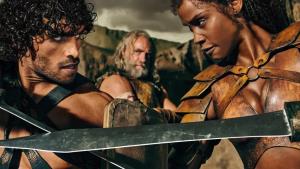 Drsný Spartakus je zpátky! Trailer láká na brutální akci a erotiku, která stvořila kult