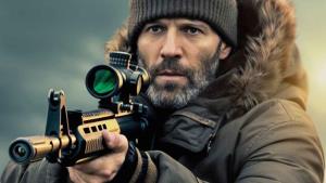 Sám vystřílí armádu zabijáků. Statham kosí padouchy a láme kosti v akčním traileru