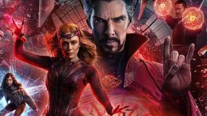 Doctor Strange 2 je šíleně nápaditým hororem. Někteří recenzenti film nesnáší