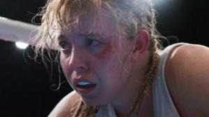 Hollywoodská kráska je k nepoznání. Sydney Sweeney v traileru cedí krev v ringu