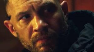 Nejbrutálnější akčňák roku: Novinka Netflixu s Tomem Hardym vyráží dech lavinou násilí