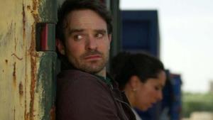 Netflix chystá na Vánoce špionážní pecku. Trailer láká na hvězdu od Marvelu