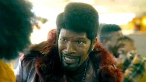 Netflix konečně natočil skvělý film? Nové stylové sci-fi recenzenti milují