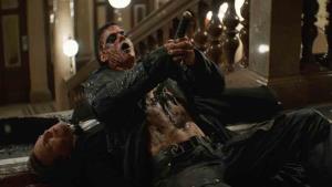 Kultovní Vrána ožívá v brutálním traileru. Průstřely brokovnicí jsou jen začátek