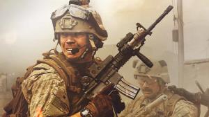 Nejlepší válečný film roku je konečně online. Brutální řež se kinům vyhnula a je to škoda