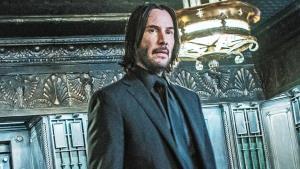 Seriálový John Wick je překvapivě online i v Česku. Recenze chválí Mela Gibsona