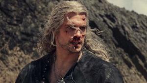 První fotky nového Zaklínače unikly na internet. Hemsworth vypadá jako Henry Cavill