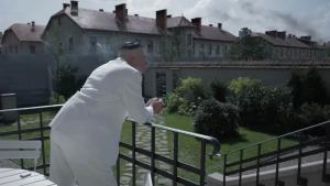 Zrůda z Osvětimi si jde pro Oscara. Nejmrazivější trailer roku vám neudělá dobře