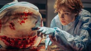 Jeden z nejzábavnějších žraločích filmů posledních let. Novinka Netflixu překvapila kritiky