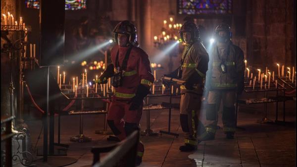 Notre-Dame v plamenech