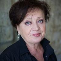 Eszter Csákányi